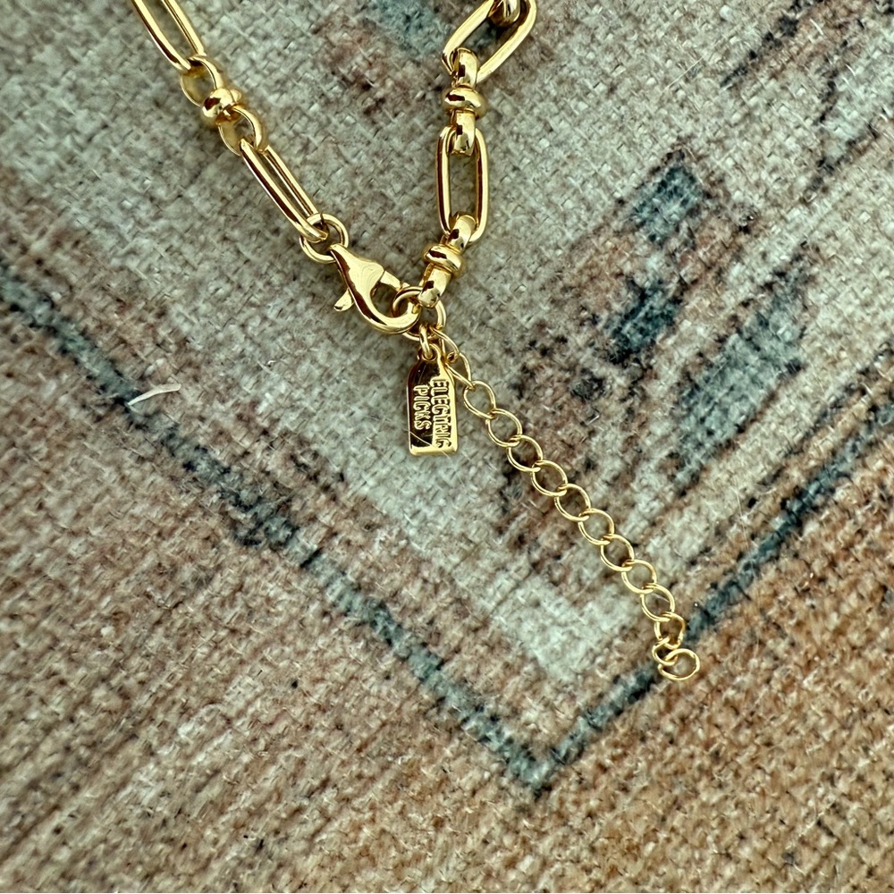 Electric picks gold necklace - Picture 4 of 5